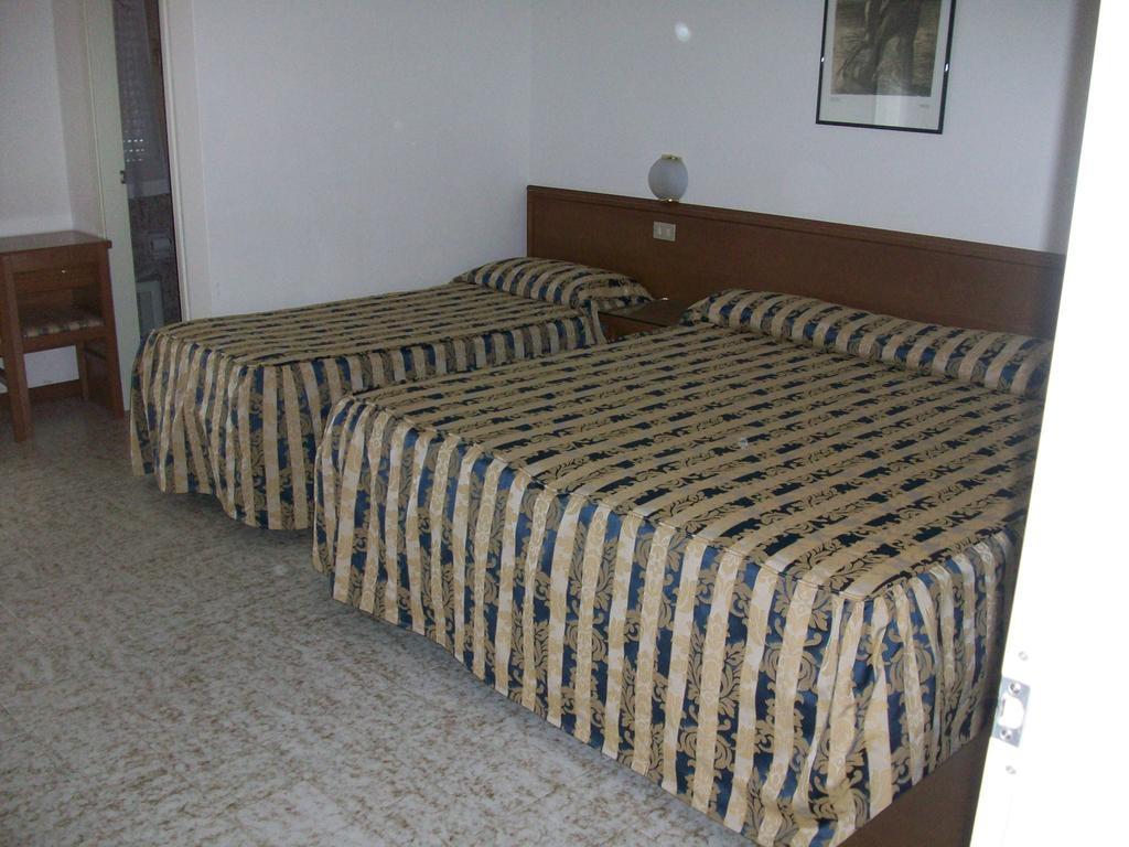 Hotel Santorotto Di Fabio Terrosi Sinalunga Habitación foto