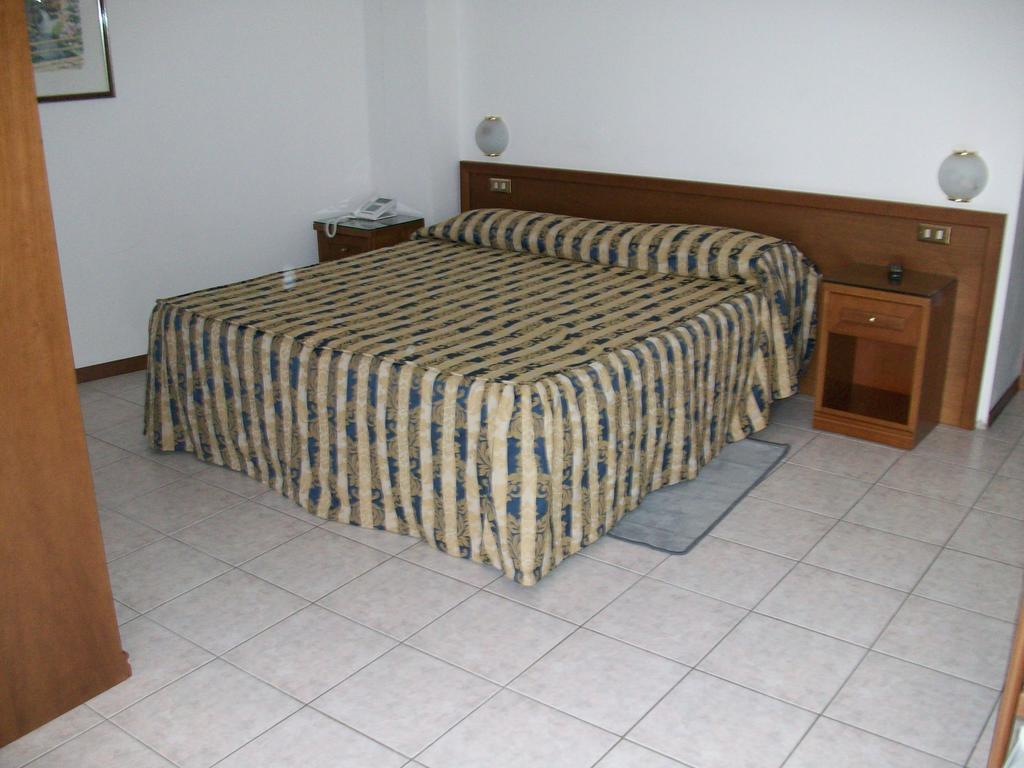 Hotel Santorotto Di Fabio Terrosi Sinalunga Habitación foto